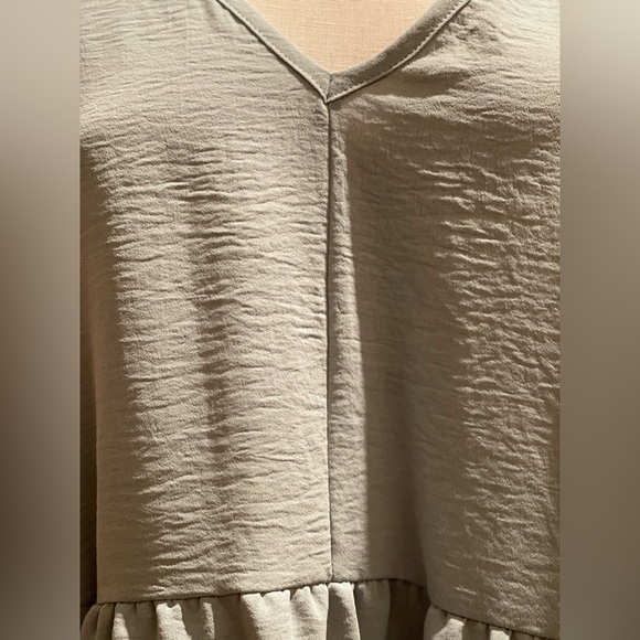 QUEEN FOR A DAY Top from CHIC SOUL in Aloe XL more like a 2X NEVER WORN Flowy 😍 - Picture 5 of 14